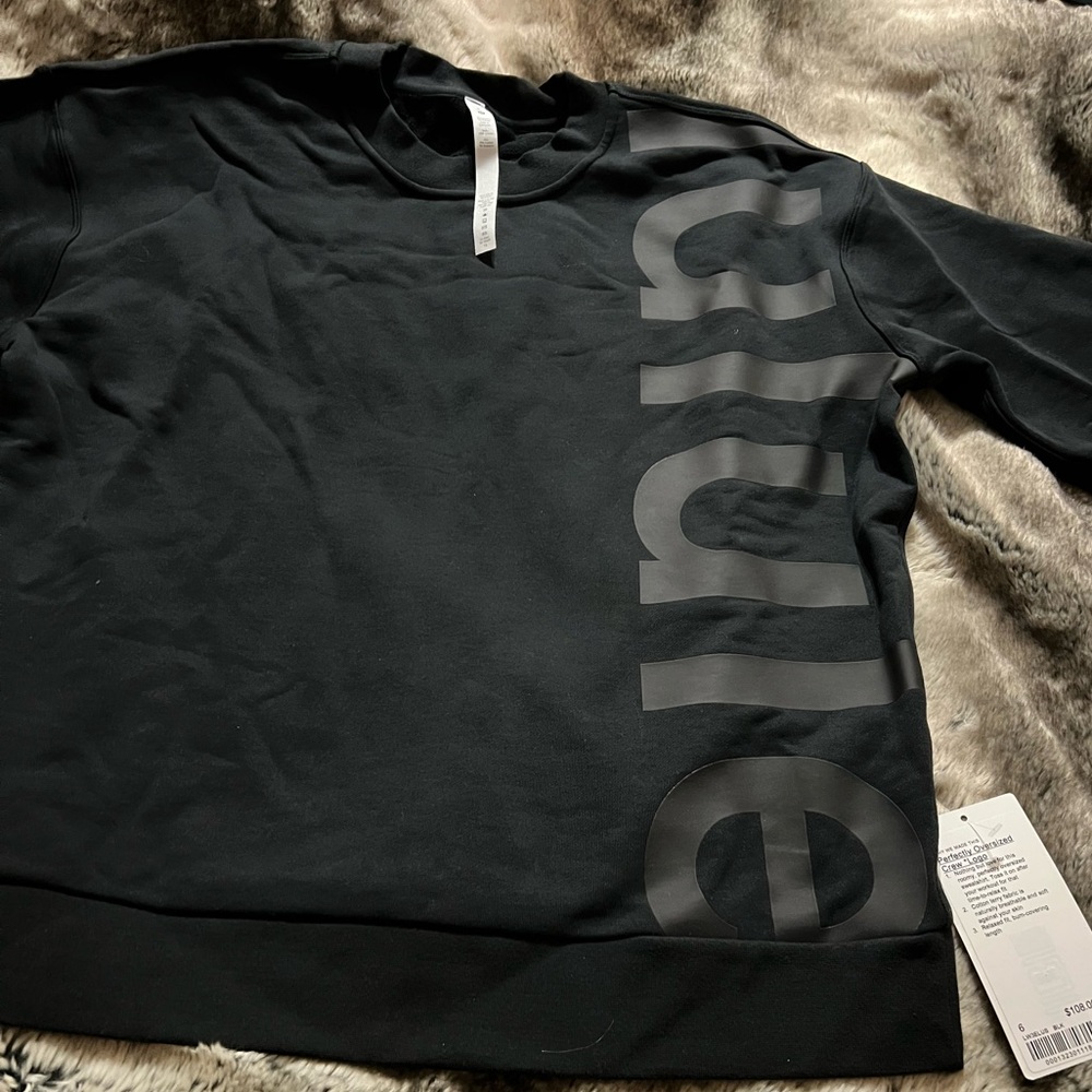 Lululemon perfectly oversized crew with logo black in size 6